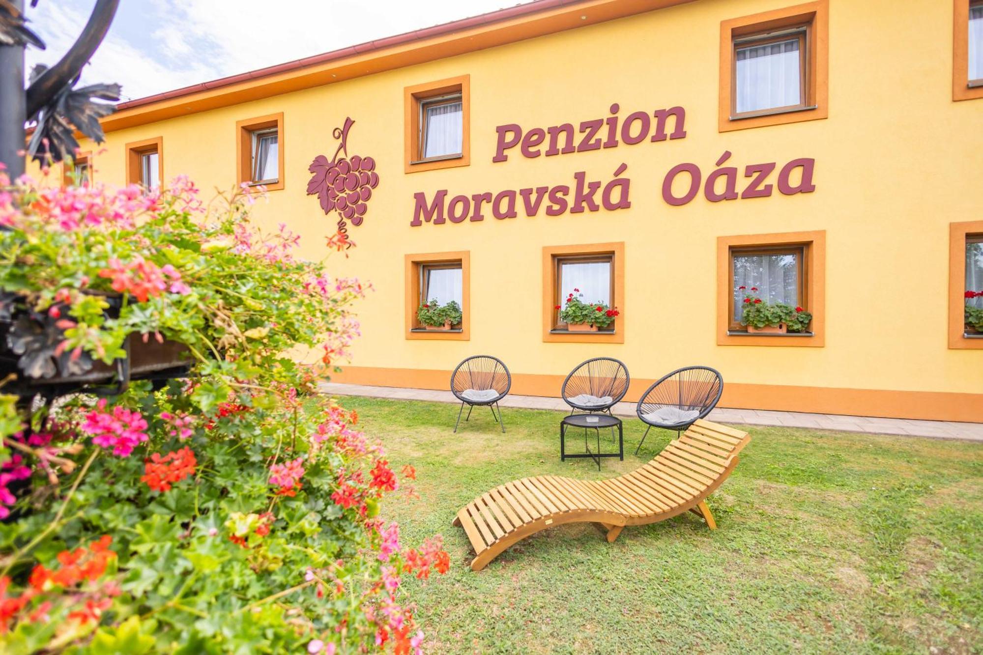 Penzion Moravska Oaza Валтис Екстериор снимка